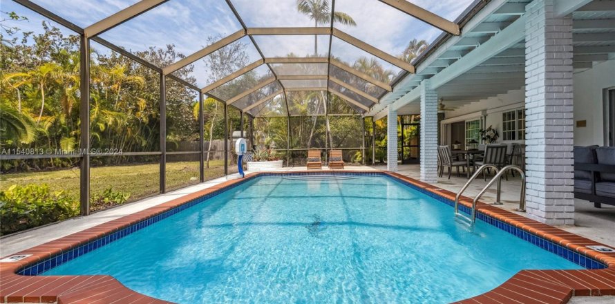 Casa en Pinecrest, Florida 4 dormitorios, 227.24 m2 № 2060047