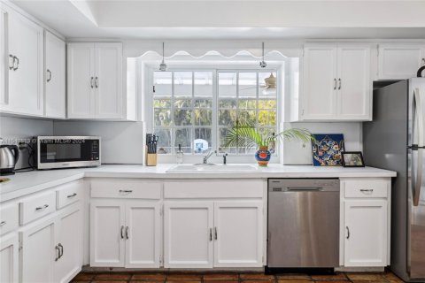 Casa en alquiler en Pinecrest, Florida, 4 dormitorios, 227.24 m2 № 2060047 - foto 11