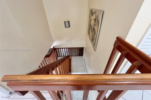 House in Miami, Florida 5 bedrooms, 254.46 sq.m. № 2060918 - photo 21