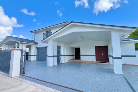 House in Miami, Florida 5 bedrooms, 254.46 sq.m. № 2060918