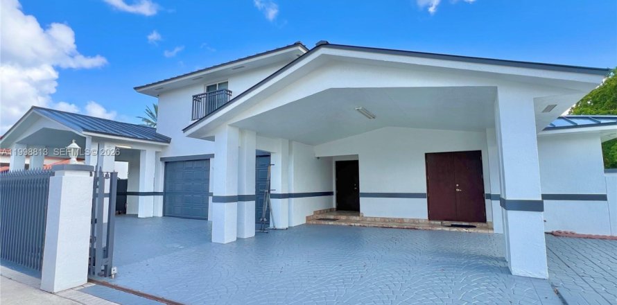 House in Miami, Florida 5 bedrooms, 254.46 sq.m. № 2060918