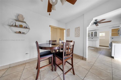 Casa en venta en Cutler Bay, Florida, 3 dormitorios, 243.03 m2 № 1981525 - foto 18