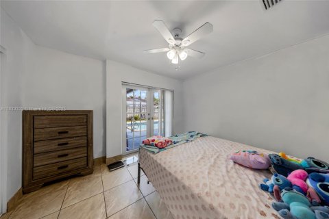 Casa en venta en Cutler Bay, Florida, 3 dormitorios, 243.03 m2 № 1981525 - foto 6