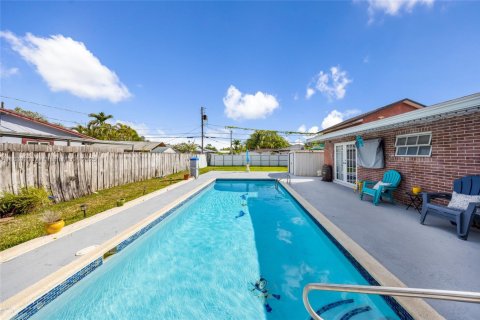 Casa en venta en Cutler Bay, Florida, 3 dormitorios, 243.03 m2 № 1981525 - foto 23