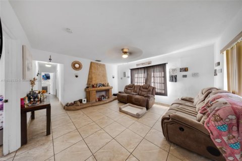 Casa en venta en Cutler Bay, Florida, 3 dormitorios, 243.03 m2 № 1981525 - foto 15