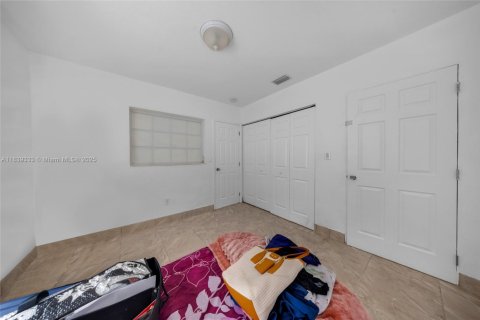 Casa en venta en Cutler Bay, Florida, 3 dormitorios, 243.03 m2 № 1981525 - foto 17