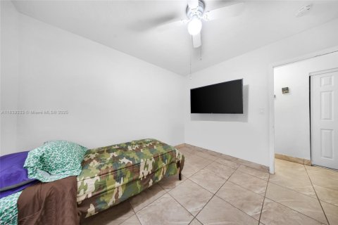 Casa en venta en Cutler Bay, Florida, 3 dormitorios, 243.03 m2 № 1981525 - foto 10