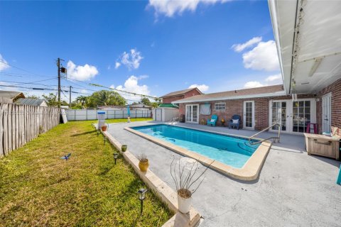 Casa en venta en Cutler Bay, Florida, 3 dormitorios, 243.03 m2 № 1981525 - foto 5