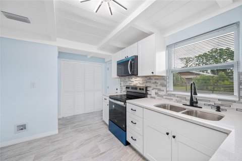 Casa en venta en Bradenton, Florida, 2 dormitorios, 76.92 m2 № 1644144 - foto 7