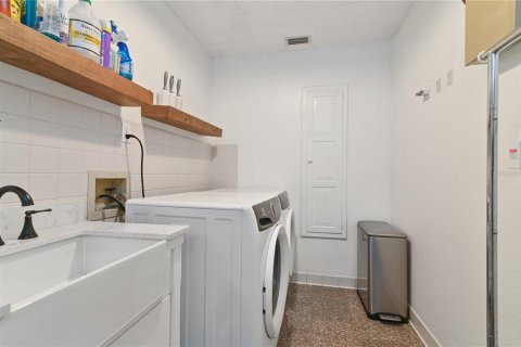 Casa en venta en Orlando, Florida, 3 dormitorios, 226.4 m2 № 1909185 - foto 28