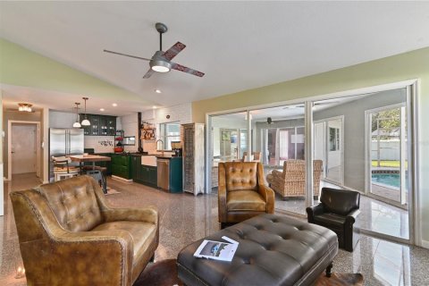 Casa en venta en Orlando, Florida, 3 dormitorios, 226.4 m2 № 1909185 - foto 16