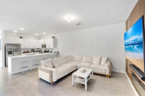 Townhouse in Homestead, Florida 3 bedrooms, 153.1 sq.m. № 2016207 - photo 11