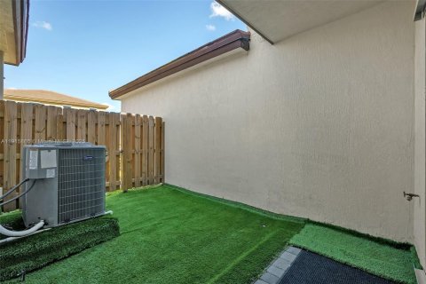 Townhouse in Homestead, Florida 3 bedrooms, 153.1 sq.m. № 2016207 - photo 29