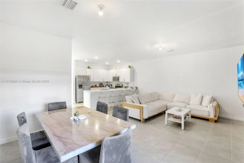 Townhouse in Homestead, Florida 3 bedrooms, 153.1 sq.m. № 2016207 - photo 10