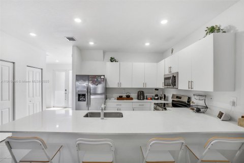 Townhouse in Homestead, Florida 3 bedrooms, 153.1 sq.m. № 2016207 - photo 3