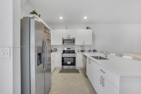 Townhouse in Homestead, Florida 3 bedrooms, 153.1 sq.m. № 2016207 - photo 6