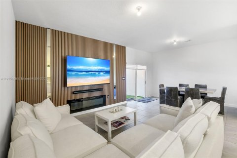 Townhouse in Homestead, Florida 3 bedrooms, 153.1 sq.m. № 2016207 - photo 8
