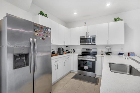 Townhouse in Homestead, Florida 3 bedrooms, 153.1 sq.m. № 2016207 - photo 5