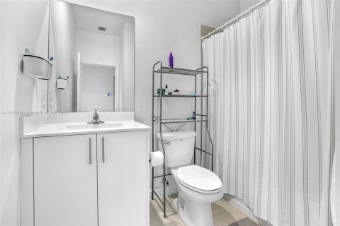 Townhouse in Homestead, Florida 3 bedrooms, 153.1 sq.m. № 2016207 - photo 23