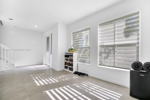 Townhouse in Homestead, Florida 3 bedrooms, 153.1 sq.m. № 2016207 - photo 13