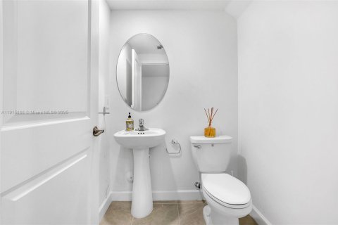 Townhouse in Homestead, Florida 3 bedrooms, 153.1 sq.m. № 2016207 - photo 14