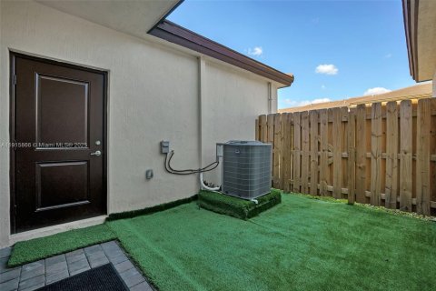 Townhouse in Homestead, Florida 3 bedrooms, 153.1 sq.m. № 2016207 - photo 27
