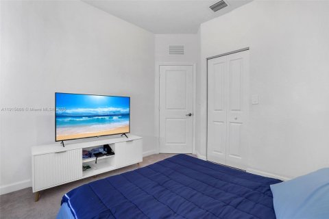 Townhouse in Homestead, Florida 3 bedrooms, 153.1 sq.m. № 2016207 - photo 25