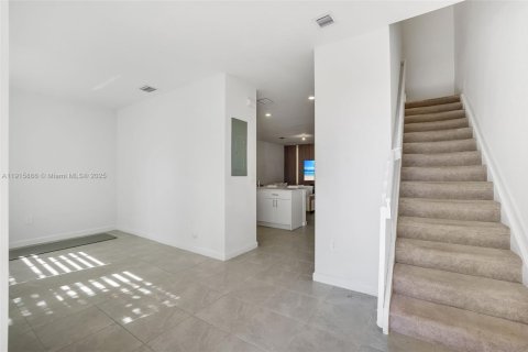 Townhouse in Homestead, Florida 3 bedrooms, 153.1 sq.m. № 2016207 - photo 15