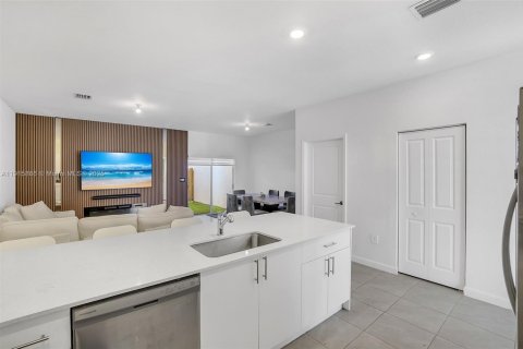 Townhouse in Homestead, Florida 3 bedrooms, 153.1 sq.m. № 2016207 - photo 7