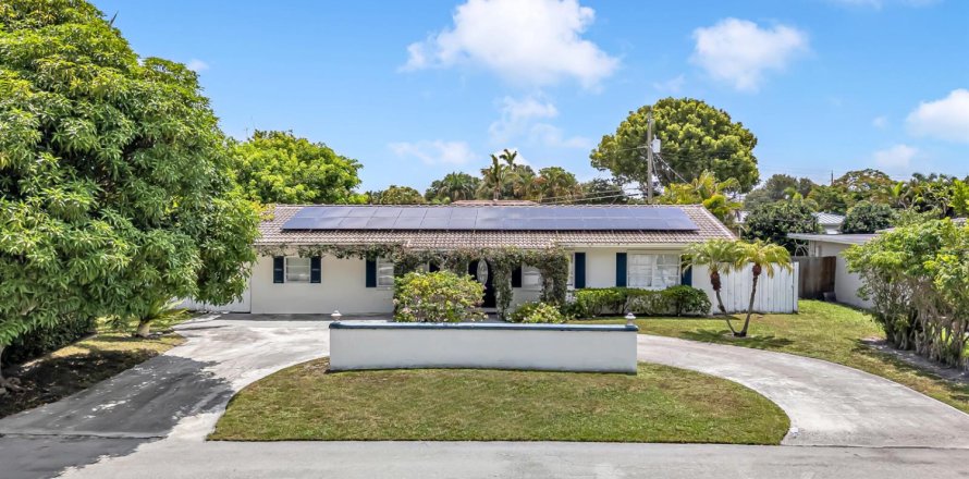 House in Lighthouse Point, Florida 4 bedrooms, 177.44 sq.m. № 2181431