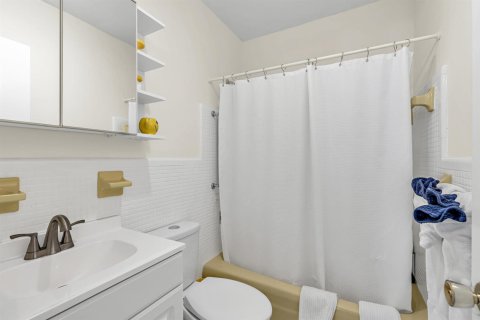 House in Lighthouse Point, Florida 4 bedrooms, 177.44 sq.m. № 2181431 - photo 8