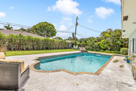 House in Lighthouse Point, Florida 4 bedrooms, 177.44 sq.m. № 2181431 - photo 9