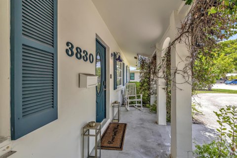 House in Lighthouse Point, Florida 4 bedrooms, 177.44 sq.m. № 2181431 - photo 23