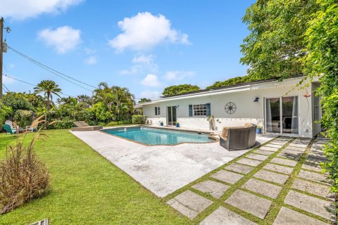 House in Lighthouse Point, Florida 4 bedrooms, 177.44 sq.m. № 2181431 - photo 10