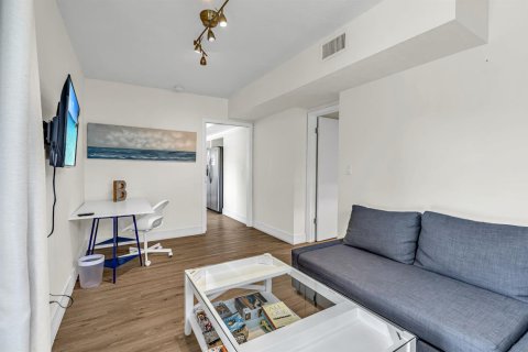 House in Lighthouse Point, Florida 4 bedrooms, 177.44 sq.m. № 2181431 - photo 17