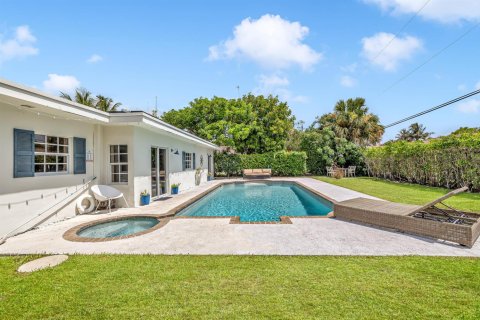 House in Lighthouse Point, Florida 4 bedrooms, 177.44 sq.m. № 2181431 - photo 22