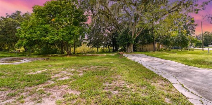 Terreno en New Port Richey, Florida № 537580