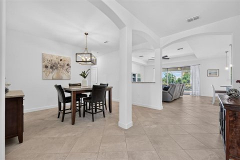 House in Bradenton, Florida 4 bedrooms, 208.01 sq.m. № 2231483 - photo 7