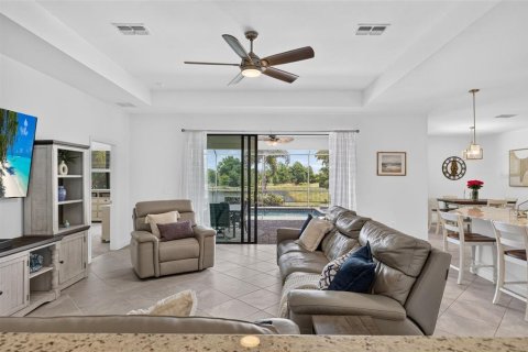 House in Bradenton, Florida 4 bedrooms, 208.01 sq.m. № 2231483 - photo 12