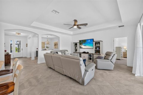 House in Bradenton, Florida 4 bedrooms, 208.01 sq.m. № 2231483 - photo 10