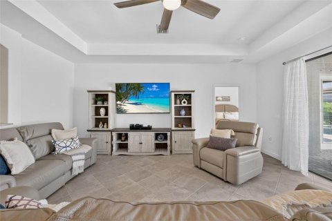 House in Bradenton, Florida 4 bedrooms, 208.01 sq.m. № 2231483 - photo 9
