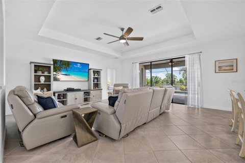 House in Bradenton, Florida 4 bedrooms, 208.01 sq.m. № 2231483 - photo 8