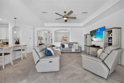 House in Bradenton, Florida 4 bedrooms, 208.01 sq.m. № 2231483 - photo 11