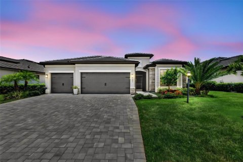 House in Bradenton, Florida 4 bedrooms, 208.01 sq.m. № 2231483