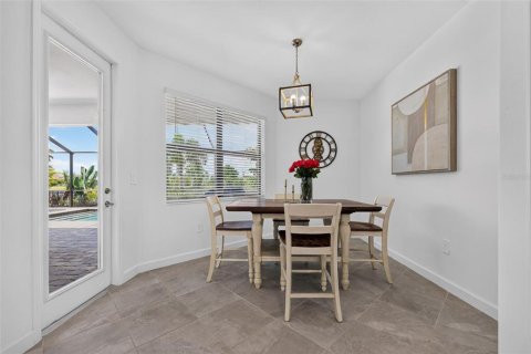 House in Bradenton, Florida 4 bedrooms, 208.01 sq.m. № 2231483 - photo 17