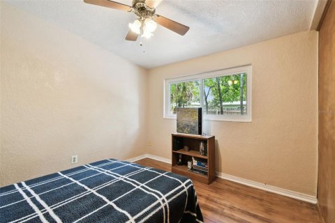 House in Temple Terrace, Florida 4 bedrooms, 187.29 sq.m. № 1657751 - photo 24