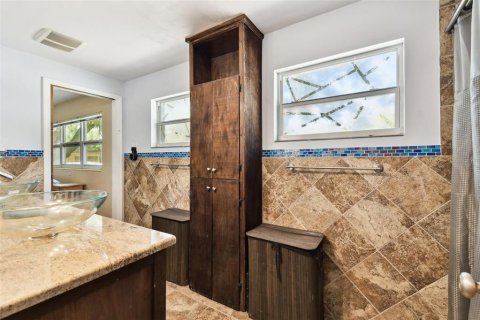House in Temple Terrace, Florida 4 bedrooms, 187.29 sq.m. № 1657751 - photo 20