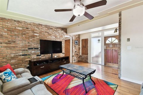 House in Temple Terrace, Florida 4 bedrooms, 187.29 sq.m. № 1657751 - photo 5