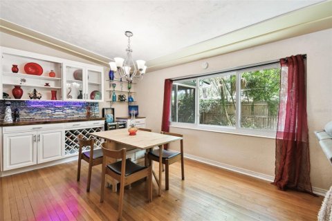 House in Temple Terrace, Florida 4 bedrooms, 187.29 sq.m. № 1657751 - photo 10