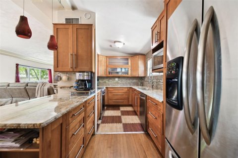 House in Temple Terrace, Florida 4 bedrooms, 187.29 sq.m. № 1657751 - photo 14